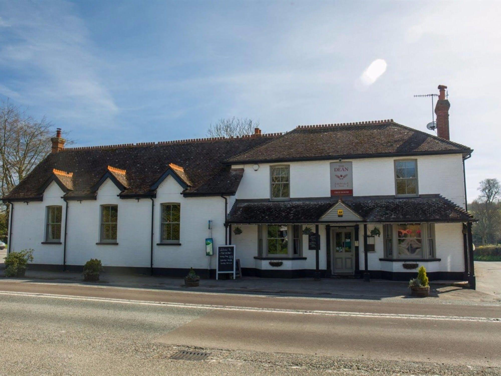 ホテル The Dean Ale & Cider House チチェスター エクステリア 写真